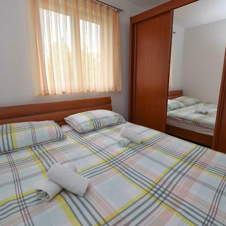 Ivana Apartment With Terrace Новаля Екстериор снимка
