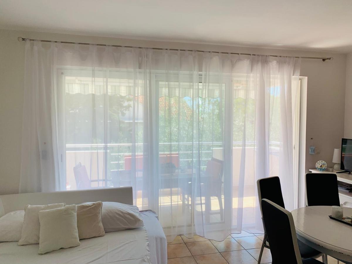 Ivana Apartment With Terrace Новаля Екстериор снимка