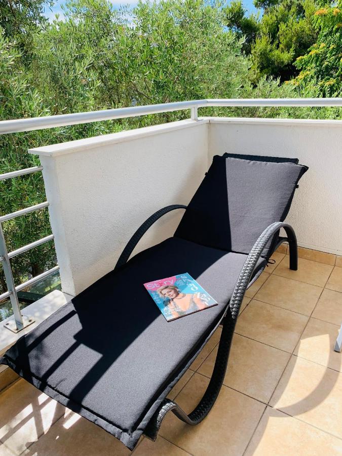 Ivana Apartment With Terrace Новаля Екстериор снимка