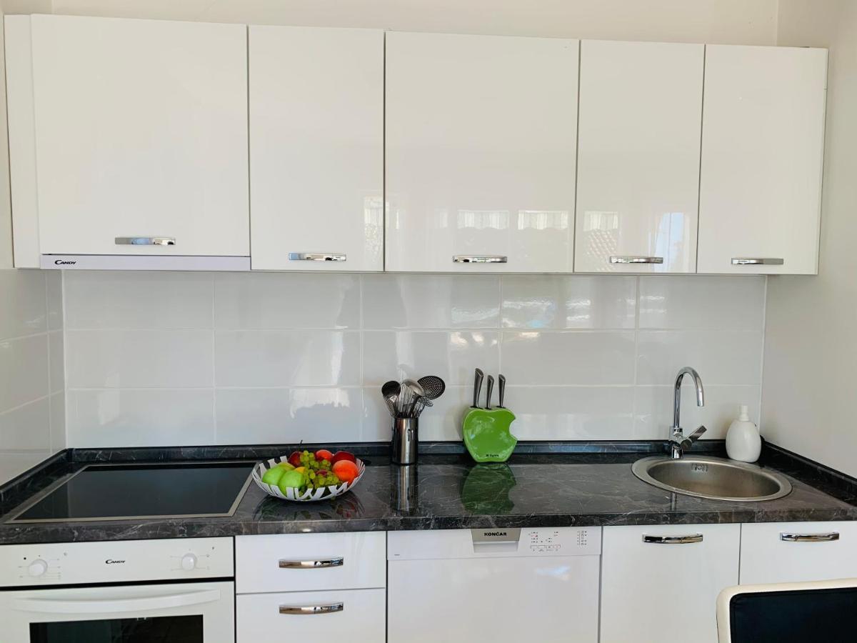 Ivana Apartment With Terrace Новаля Екстериор снимка