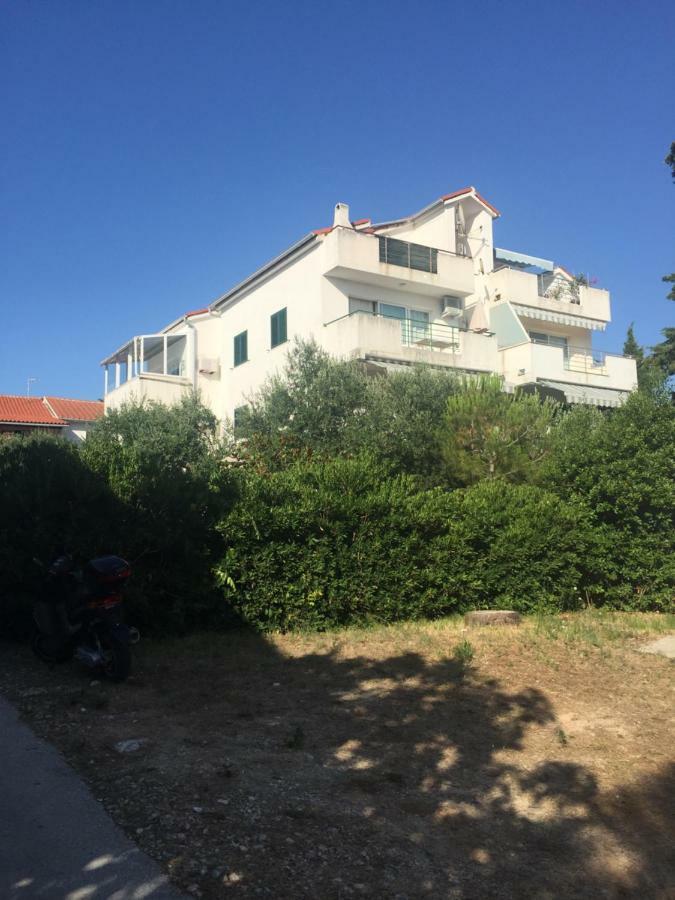 Ivana Apartment With Terrace Новаля Екстериор снимка